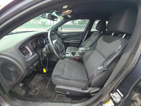 Used 2016 Dodge Charger SE RWD image 11