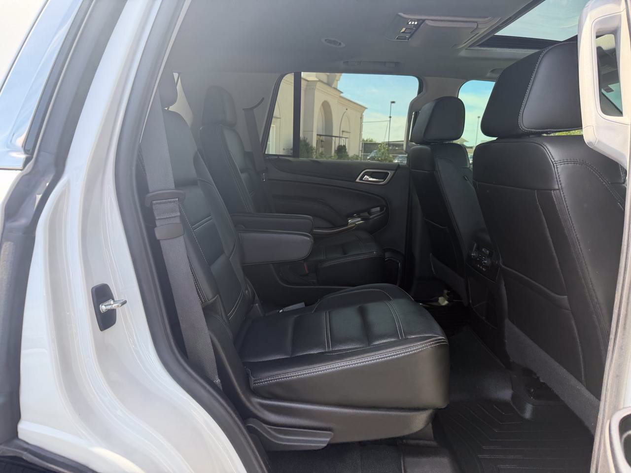 Used 2020 GMC Yukon Denali w/ Denali Premium Package RWD image 13