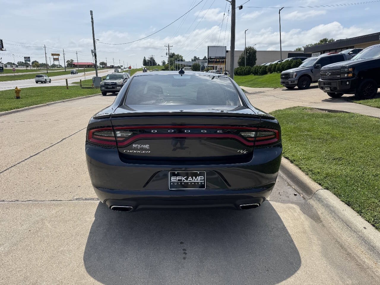 Used 2017 Dodge Charger R/T RWD image 4