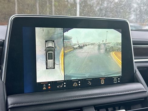 Used 2023 Chevrolet Suburban High Country w/ Advanced Technology Package image 23