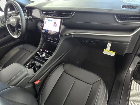 New 2025 Jeep Grand Cherokee Limited image 18