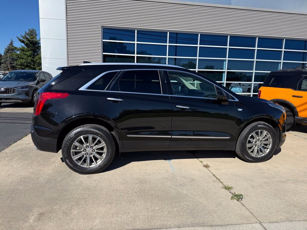 Used 2017 Cadillac XT5 Luxury w/ Driver Awareness Package FWD image 8
