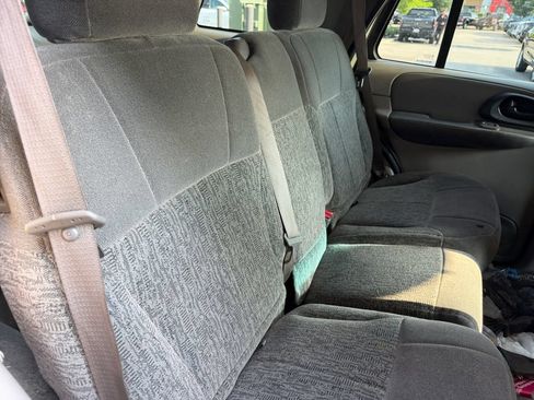 Used 2002 Chevrolet TrailBlazer LS w/ Preferred Equipment Group RWD image 29