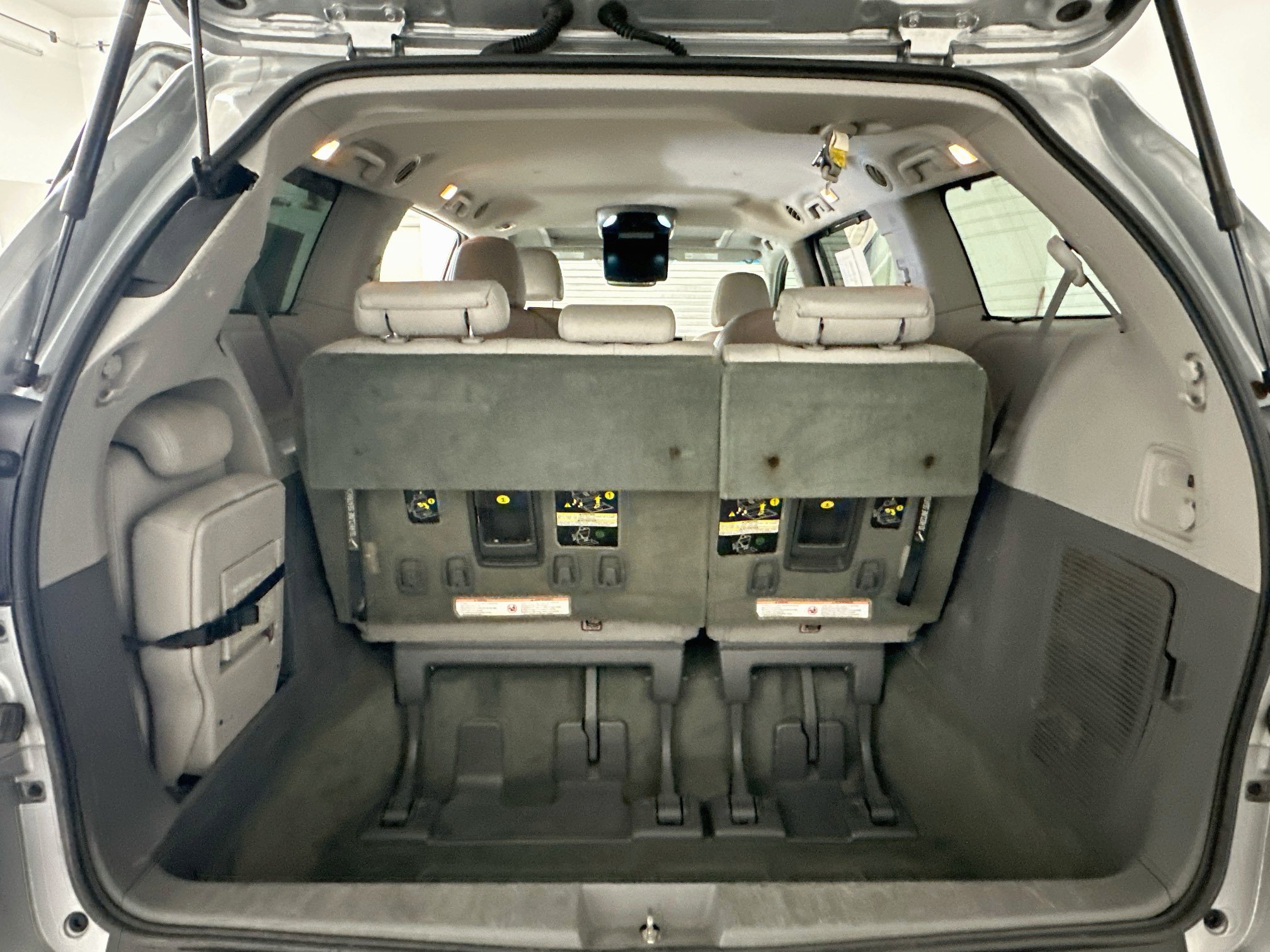 Used 2016 Toyota Sienna XLE w/ XLE Navigation Package FWD image 32