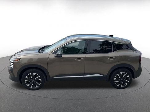 Used 2026 Nissan Kicks SR AWD/4WD image 8