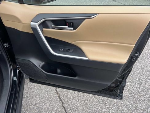 Used 2021 Toyota RAV4 XLE image 14