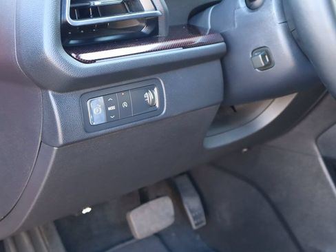 Used 2024 Chevrolet Traverse RS FWD image 27