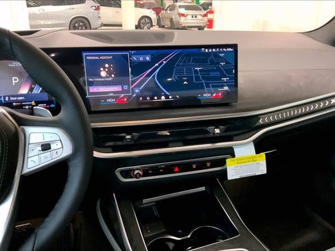 New 2026 BMW X7 xDrive40i w/ Premium Package image 6