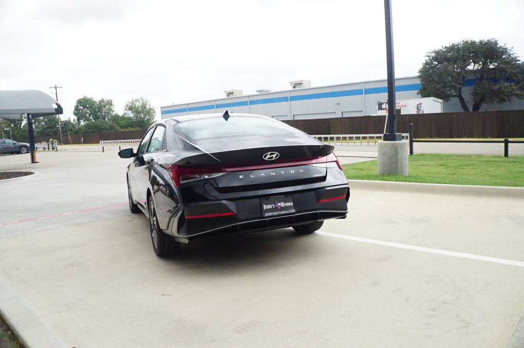 New 2026 Hyundai Elantra Limited FWD image 6