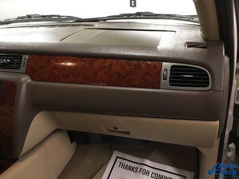 Used 2011 Chevrolet Avalanche LTZ image 50