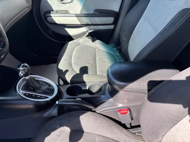 Used 2016 Kia Soul + FWD image 16