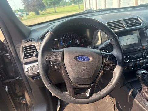 Used 2018 Ford Explorer XLT w/ Equipment Group 202A AWD/4WD image 14