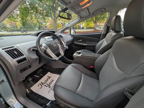 Used 2014 Toyota Prius V Five FWD image 7
