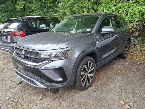 Used 2022 Volkswagen Taos SE image 3
