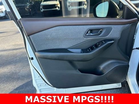 Used 2023 Nissan Rogue S AWD/4WD image 12