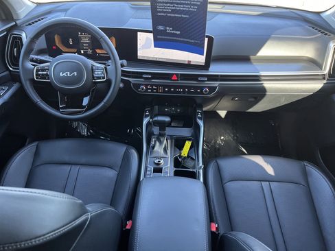 Used 2025 Kia Sorento S w/ Panoramic Sunroof Package image 5