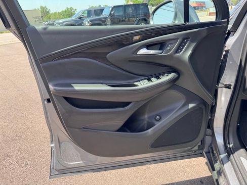 Used 2019 Buick Envision Essence AWD/4WD image 11