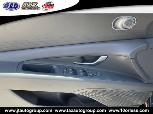 Used 2024 Hyundai Elantra SEL FWD image 17