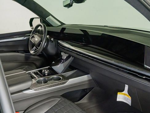 Used 2025 Cadillac Escalade V AWD/4WD image 31