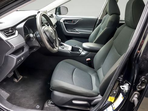 Used 2022 Toyota RAV4 LE AWD/4WD image 8