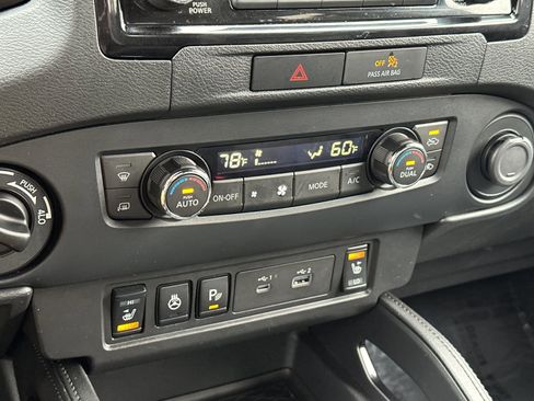 Used 2022 Nissan Frontier PRO-4X w/ Pro-4X Premium Package image 19