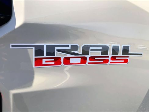 Used 2024 Chevrolet Colorado Trail Boss w/ Technology Package AWD/4WD image 10