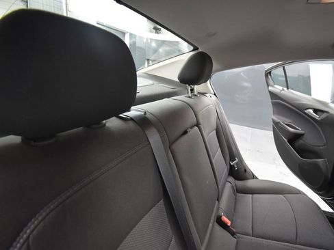 Used 2018 Chevrolet Cruze LT image 19
