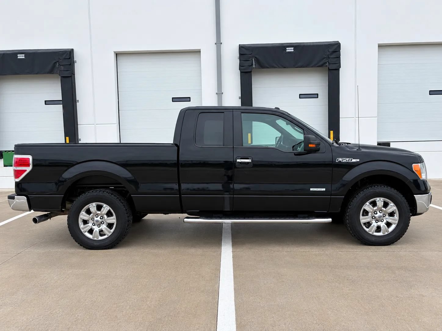 Used 2011 Ford F150 XLT w/ XLT Chrome Pkg RWD image 3