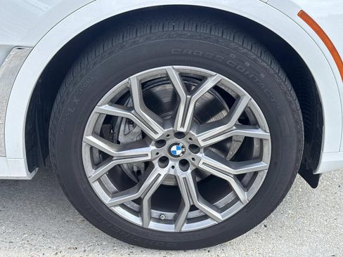 Used 2023 BMW X7 xDrive40i w/ Premium Package AWD/4WD image 4