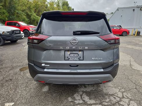 Used 2022 Nissan Rogue SV w/ SV Premium Package image 5
