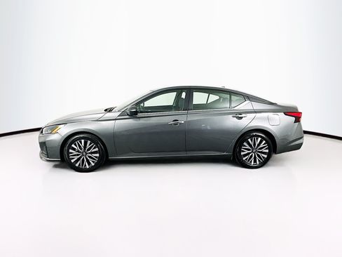 Used 2025 Nissan Altima 2.5 SV FWD image 4