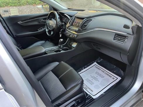 Used 2017 Chevrolet Impala LT image 7