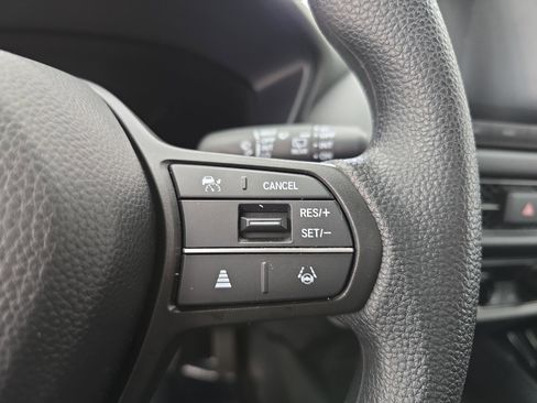 Certified 2025 Honda HR-V LX image 17