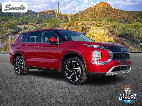 Used 2024 Mitsubishi Outlander SE image 1