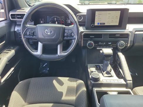 Used 2025 Toyota 4Runner SR5 AWD/4WD image 10