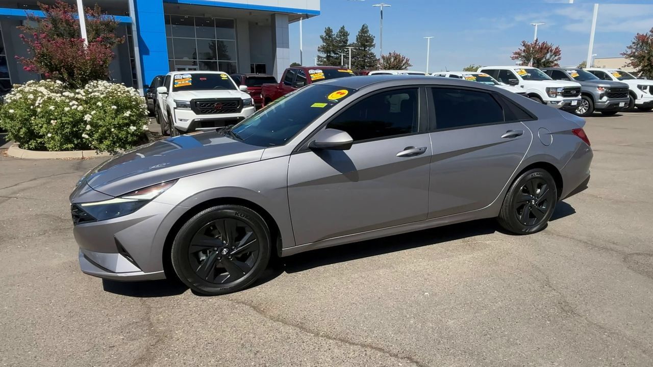 Used 2023 Hyundai Elantra SEL FWD image 3
