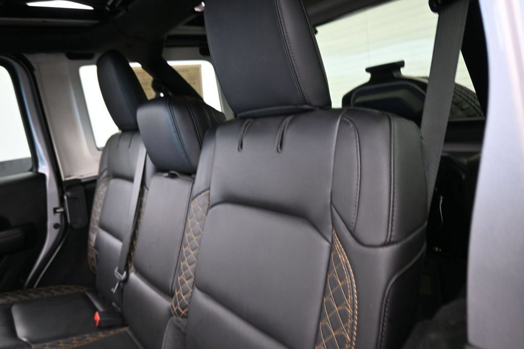 Used 2021 Jeep Wrangler Unlimited Sahara AWD/4WD image 32