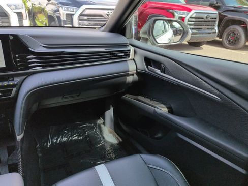 Used 2025 Toyota Camry SE w/ Convenience Package FWD image 16