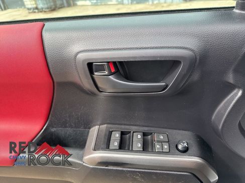 Used 2021 Toyota Tacoma SR5 AWD/4WD image 16