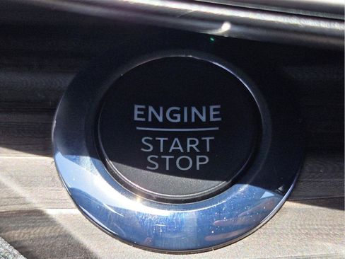 Used 2022 Ford Explorer Limited w/ Equipment Group 301A RWD image 17