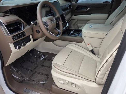 Used 2025 GMC Yukon Denali RWD image 8