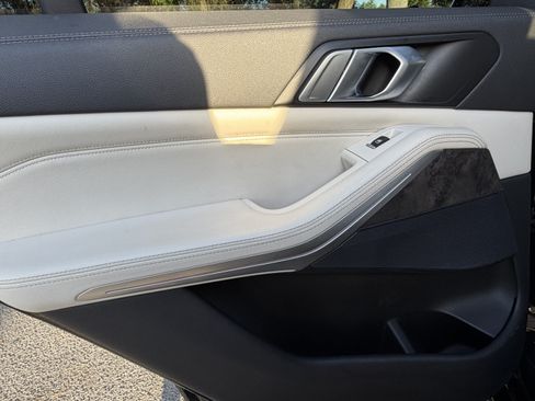 Used 2022 BMW X5 sDrive40i w/ M Sport Package RWD image 31
