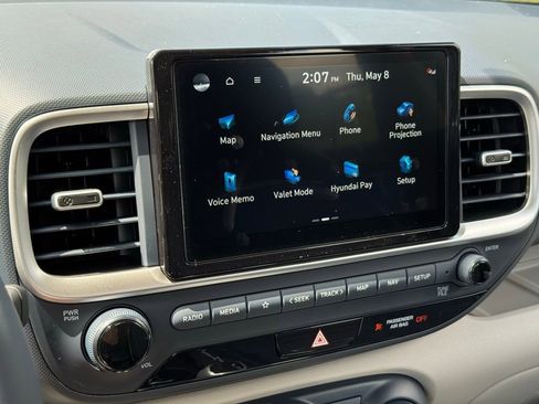 Used 2025 Hyundai Venue Limited image 26