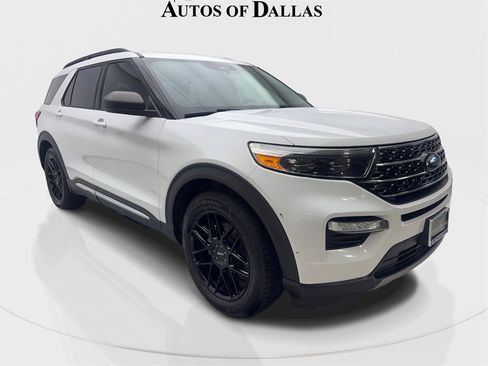Used 2020 Ford Explorer XLT w/ Equipment Group 202A image 4