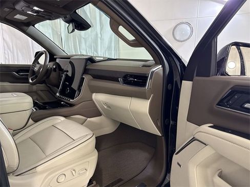 Used 2025 GMC Yukon Denali w/ Sun & Power Step Package image 37