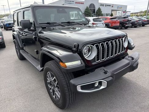 Used 2026 Jeep Wrangler Unlimited Sahara AWD/4WD image 3