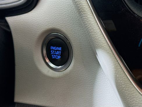 Used 2020 Toyota Corolla SE w/ SE Premium Package FWD image 19