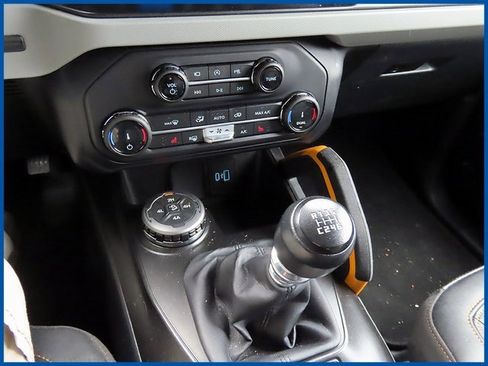 Used 2022 Ford Bronco Badlands image 16