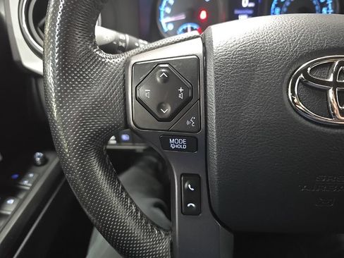 Used 2019 Toyota Tacoma TRD Off-Road AWD/4WD image 19