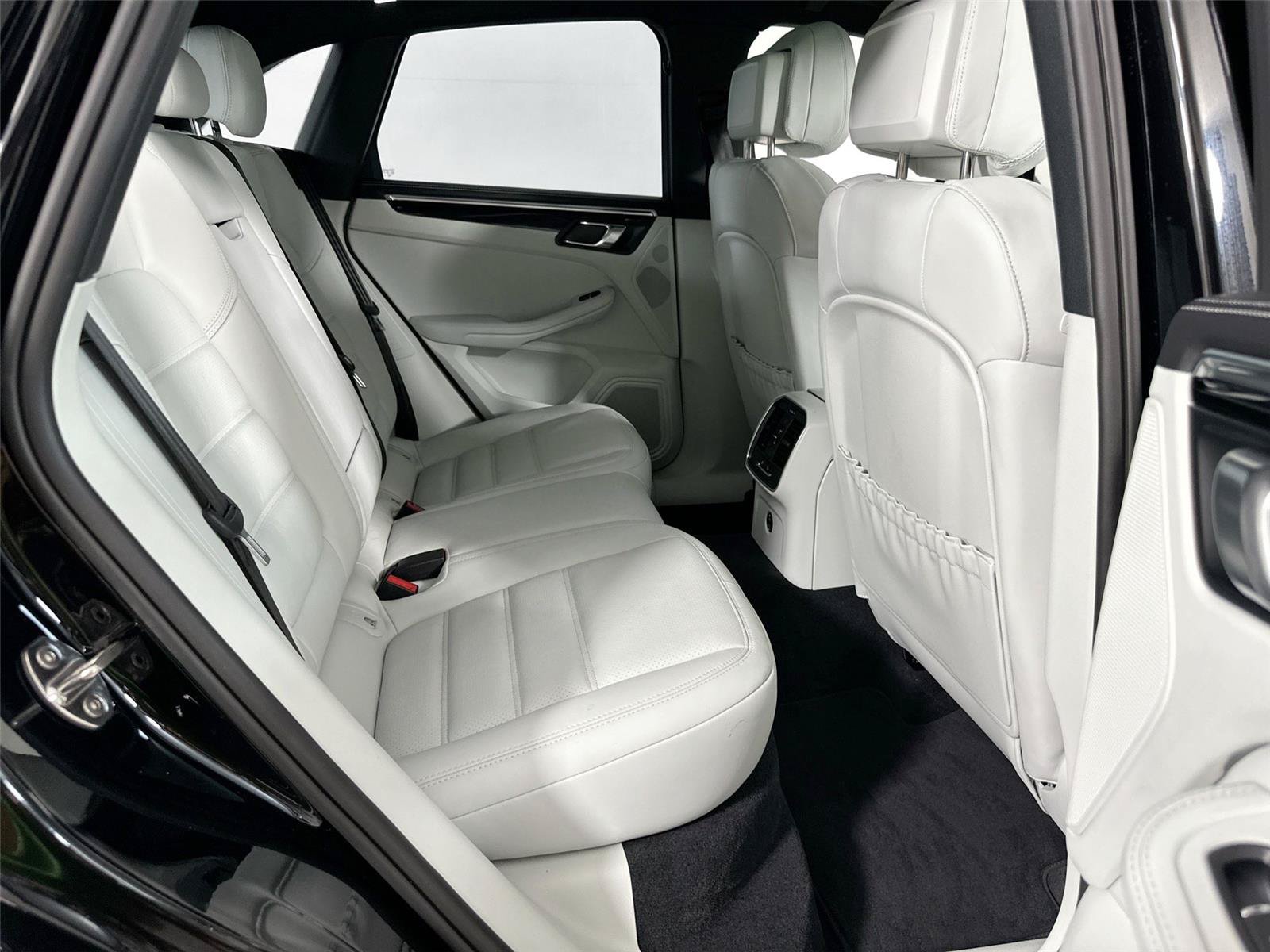 Certified 2024 Porsche Macan AWD/4WD image 20